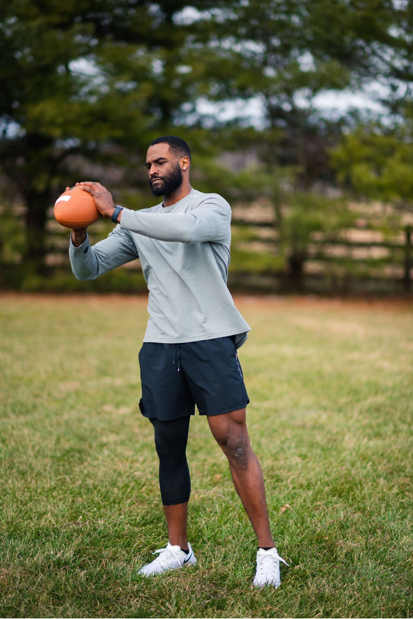 Why Do Football Players Wear Single Leg Tights? – LVLS Sportswear